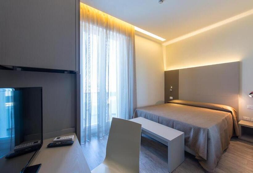 Cameră Standard cu Vedere la Mare cu Balcon, 2000