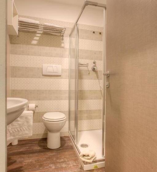 Cameră Standard cu Vedere la Mare cu Balcon, 2000