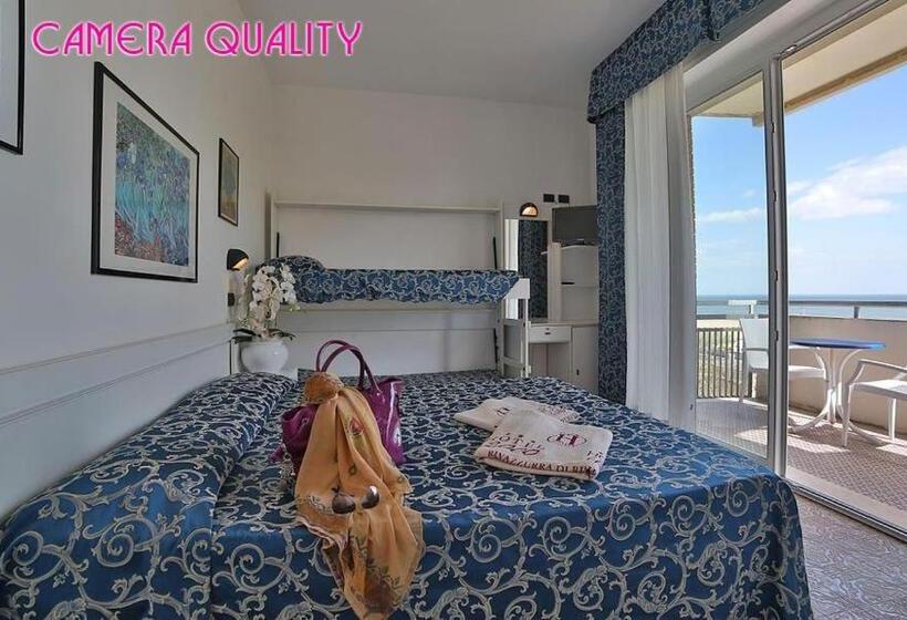 Cameră Familiară cu Vedere la Mare, 2000