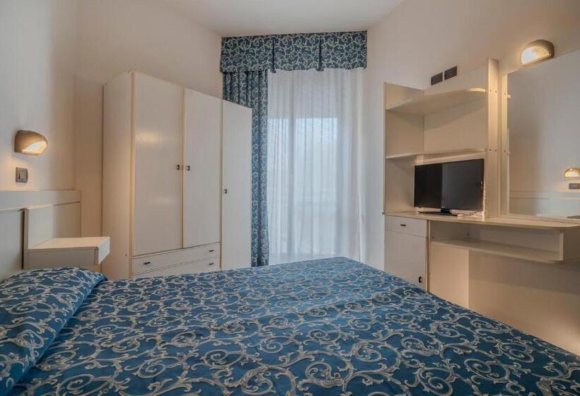 Quarto Triplo Standart Vista Mar Lateral, 2000