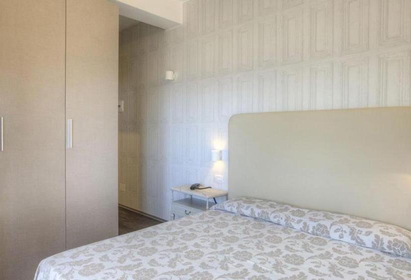 Cameră Cvadruplă Superioară, 2000