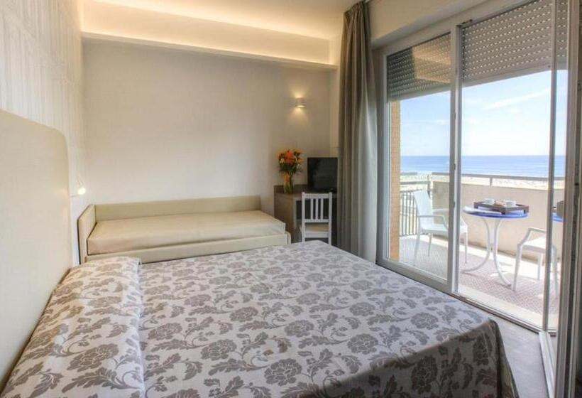 Cameră Cvadruplă Superioară, 2000