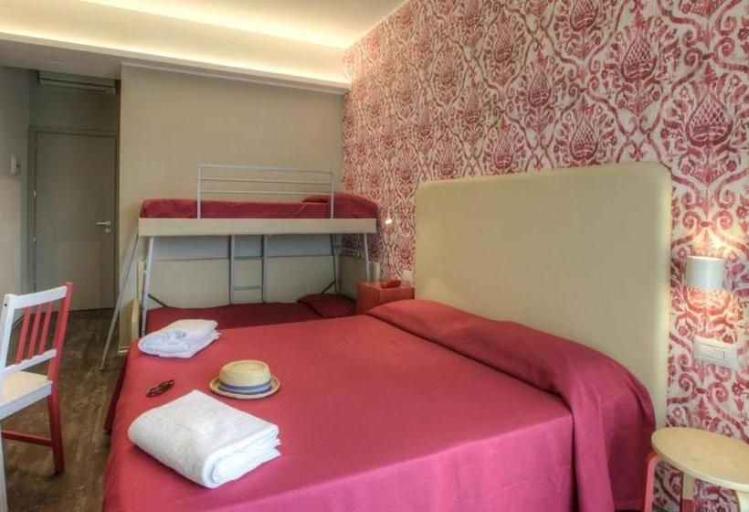 Cameră Cvadruplă Superioară, 2000