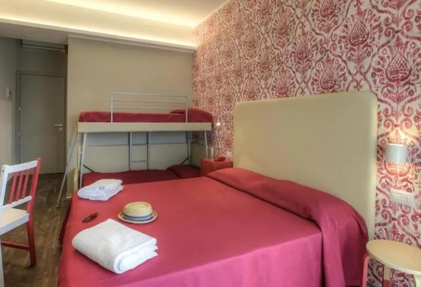 4 Bett Superior Zimmer, 2000