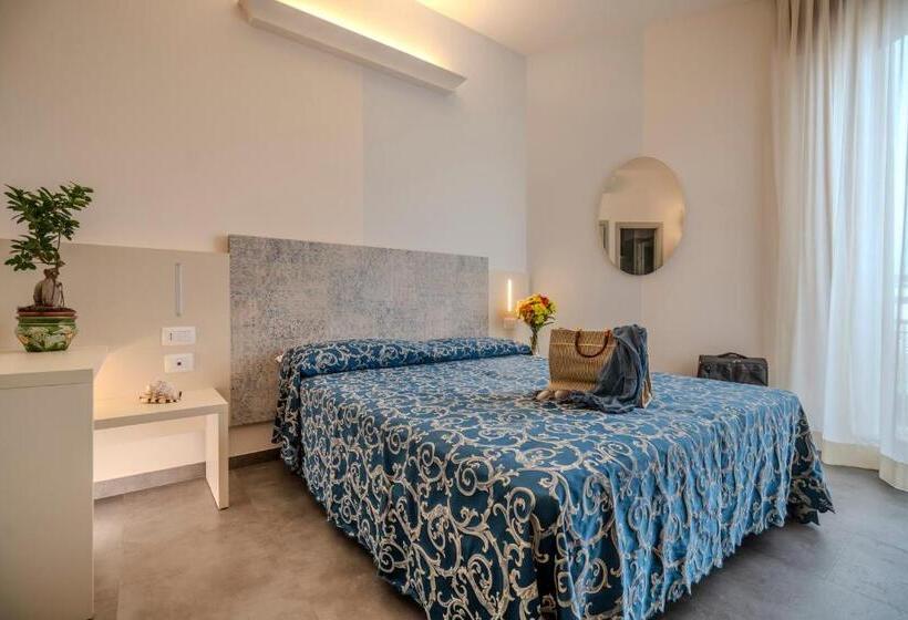 Cameră Triplă Superioară, 2000