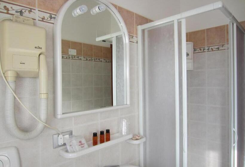 Номер Deluxe, Ellymar