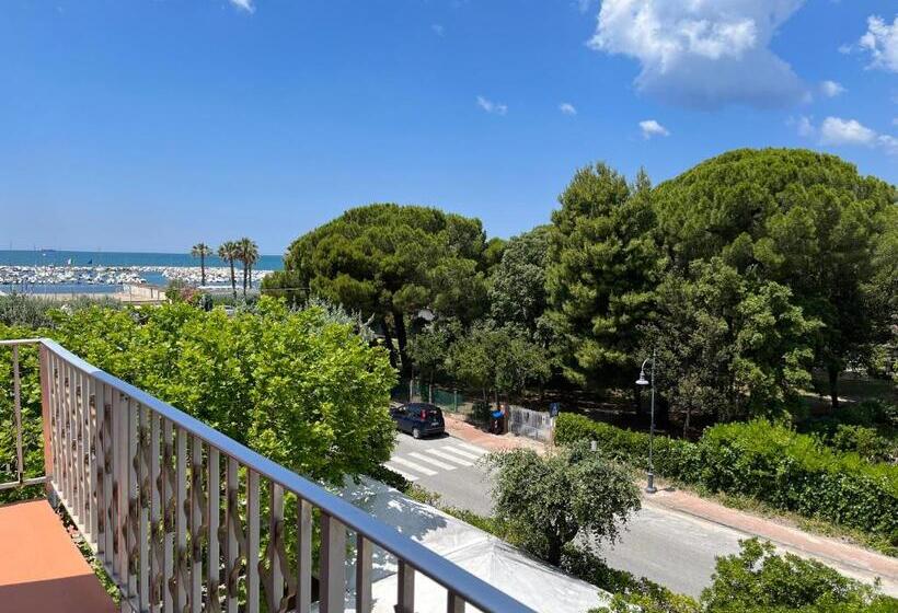 Номер Deluxe Вид на Море с Балконом, Ellymar