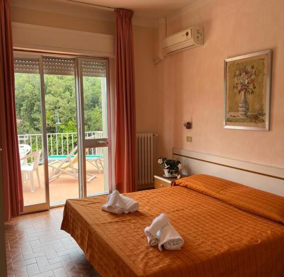 Номер Deluxe с Балконом, Ellymar