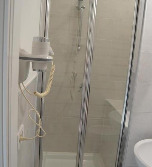 Pokój Czteroosobowy Standard, Pensione Rossi