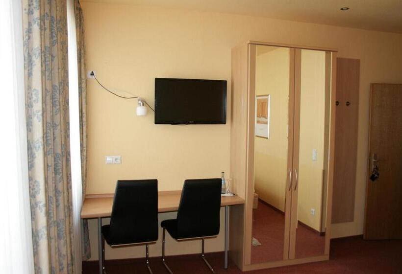 חדר סטנדרט, Romäus