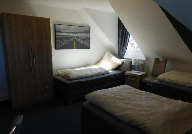 חדר סטנדרט לשלושה עם חדר אמבטיה משוף, Romäus