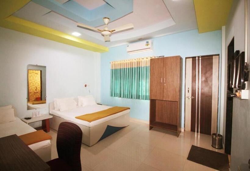 Chambre Triple Deluxe, Somnath Sagar