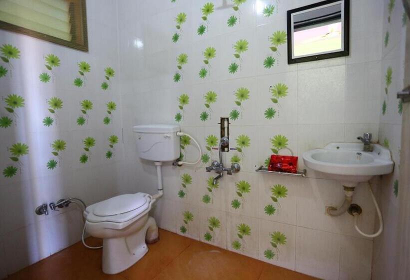 Chambre Triple Deluxe, Somnath Sagar