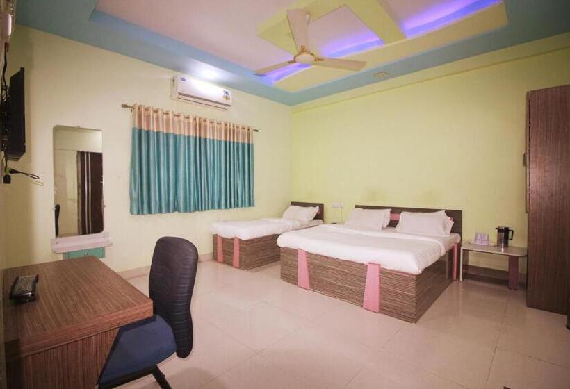 Chambre Triple Deluxe, Somnath Sagar