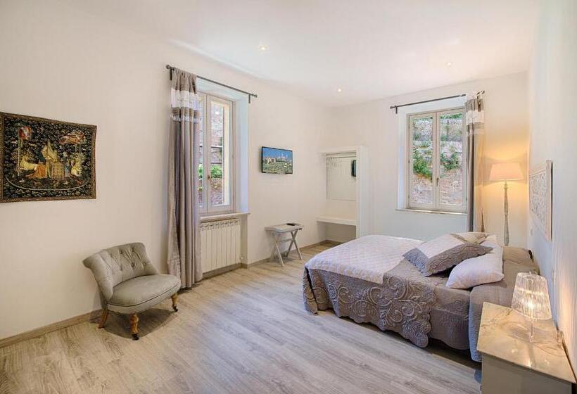 Полулюкс Вид на Сад, Siena Vip B&b