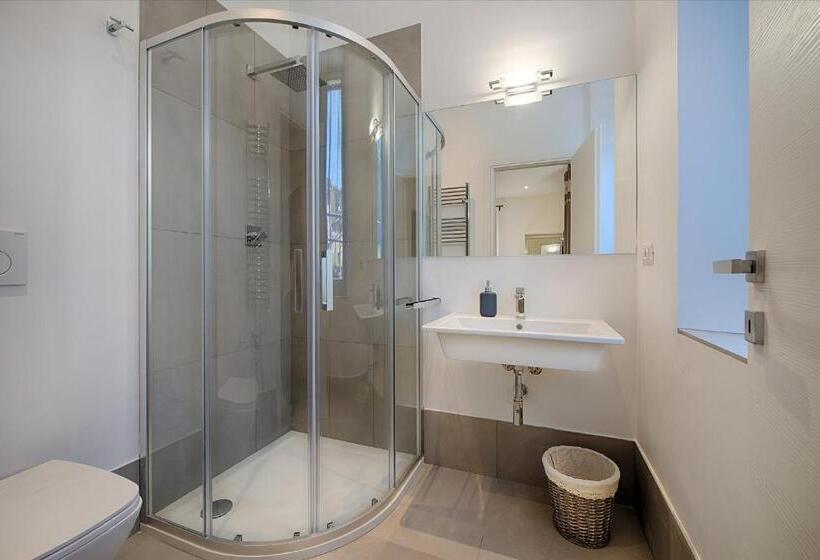 سوئیت جونیور با چشم‌انداز باغ, Siena Vip B&b