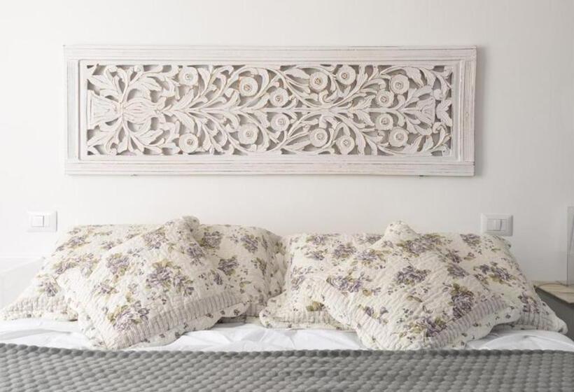 سوئیت جونیور با چشم‌انداز باغ, Siena Vip B&b