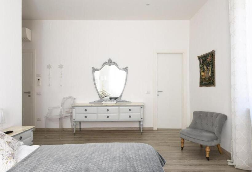 سوئیت جونیور با چشم‌انداز باغ, Siena Vip B&b