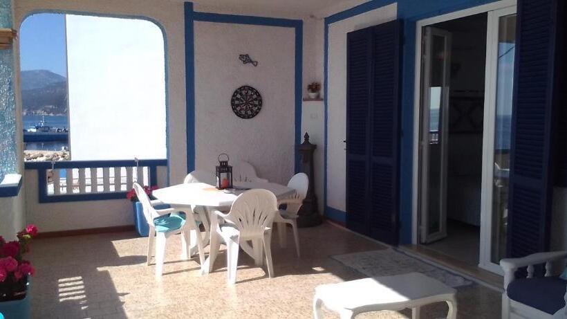 اتاق سه نفره دلوکس با چشم‌انداز دریا, B&b Acquadolce