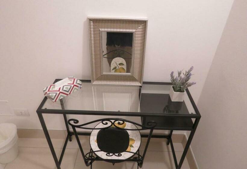 اتاق کلاسیک سه تخته, Artisti Rooms