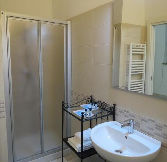 اتاق کلاسیک سه تخته, Artisti Rooms