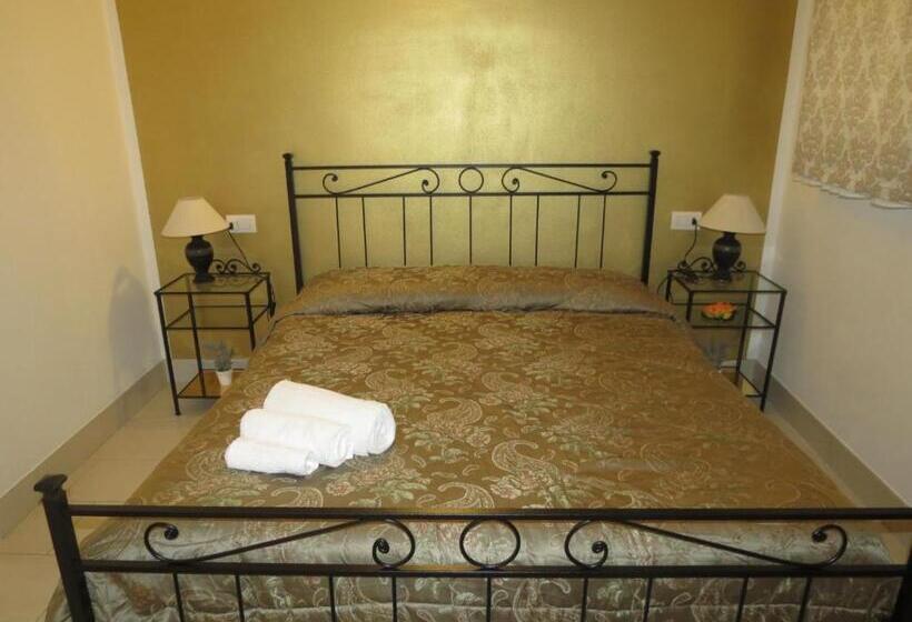 اتاق کلاسیک سه تخته, Artisti Rooms