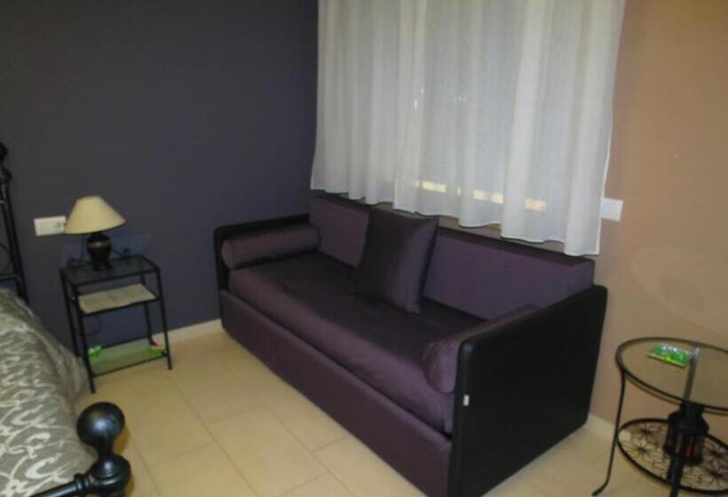 اتاق خانوادگی, Artisti Rooms