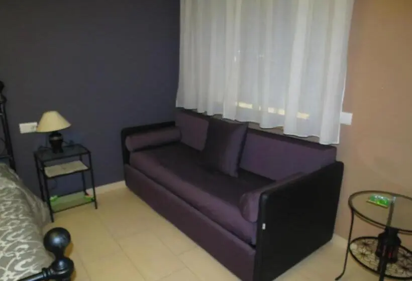 اتاق خانوادگی, Artisti Rooms