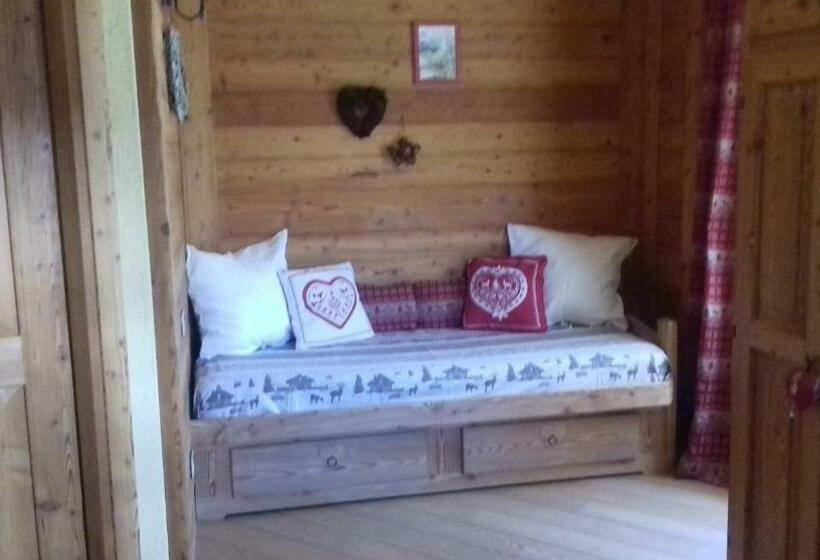 غرفة قياسية ثلاثية مطلة علي الحديقة, B&b Petit