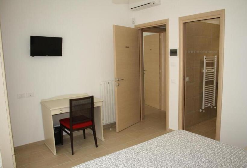 غرفة قياسية ثلاثية مزودة بشرفة, B&b Stelle Della Daunia