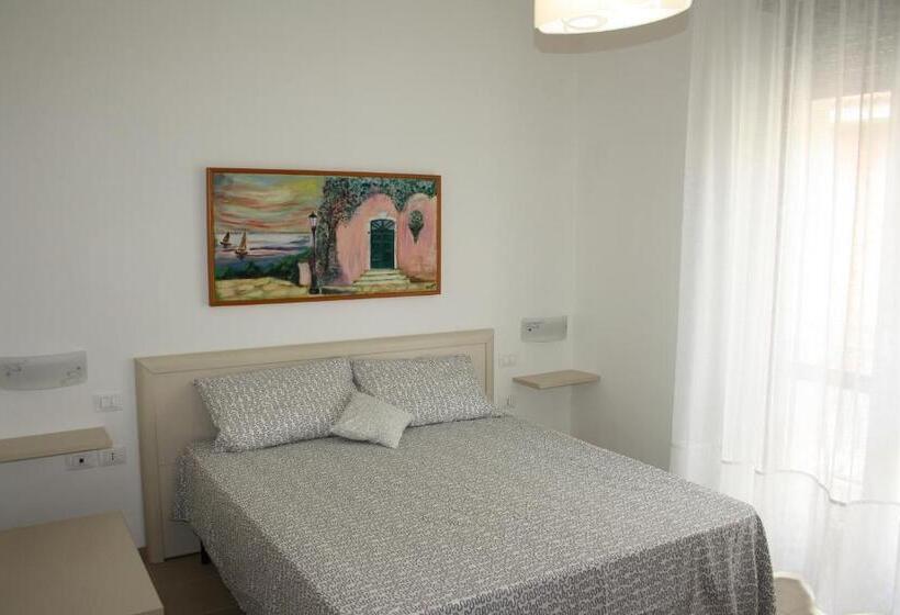 غرفة قياسية ثلاثية مزودة بشرفة, B&b Stelle Della Daunia