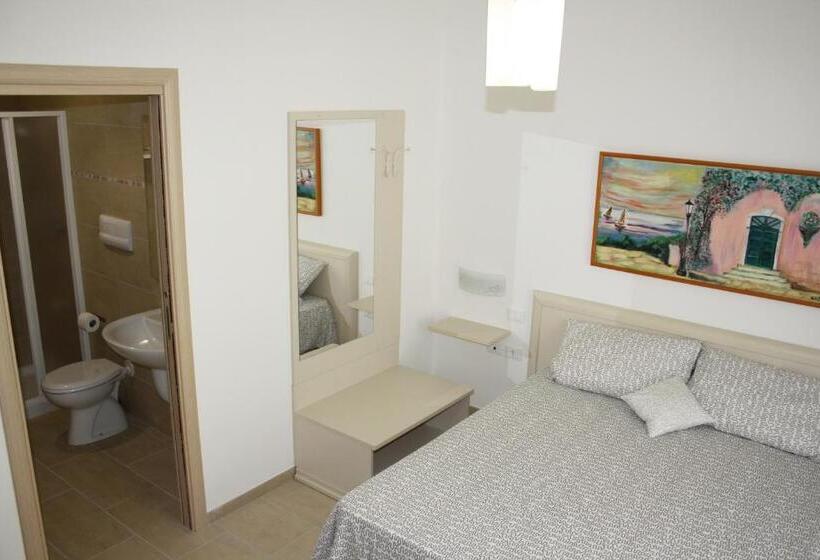 غرفة قياسية ثلاثية مزودة بشرفة, B&b Stelle Della Daunia