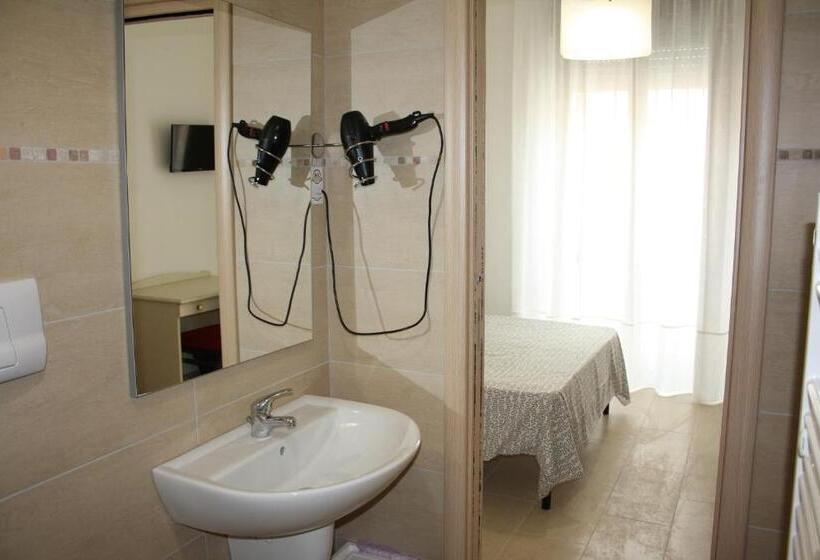 غرفة قياسية ثلاثية مزودة بشرفة, B&b Stelle Della Daunia