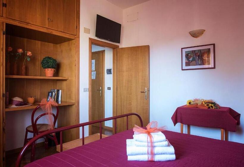 غرفة إقتصادية, Albergo La Bussola