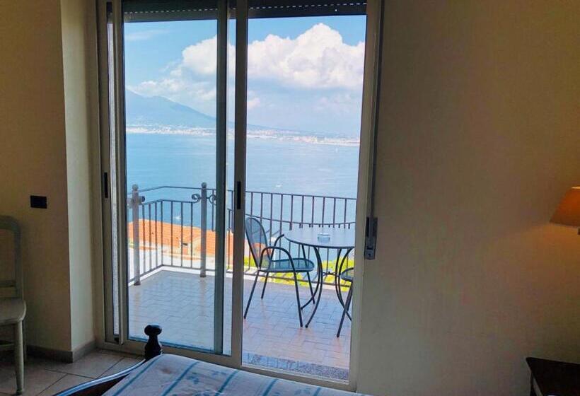 オーシャンビュースタンダードルームバルコニー付き, Elisabetta