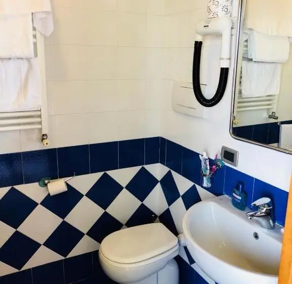 Triple Room Sea View, Elisabetta