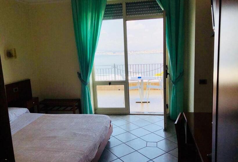 Triple Room Sea View, Elisabetta