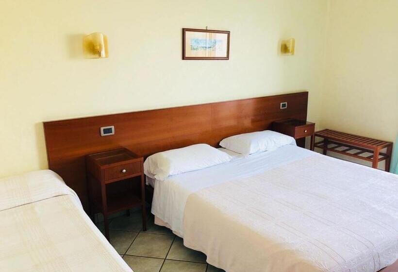 Triple Room Sea View, Elisabetta