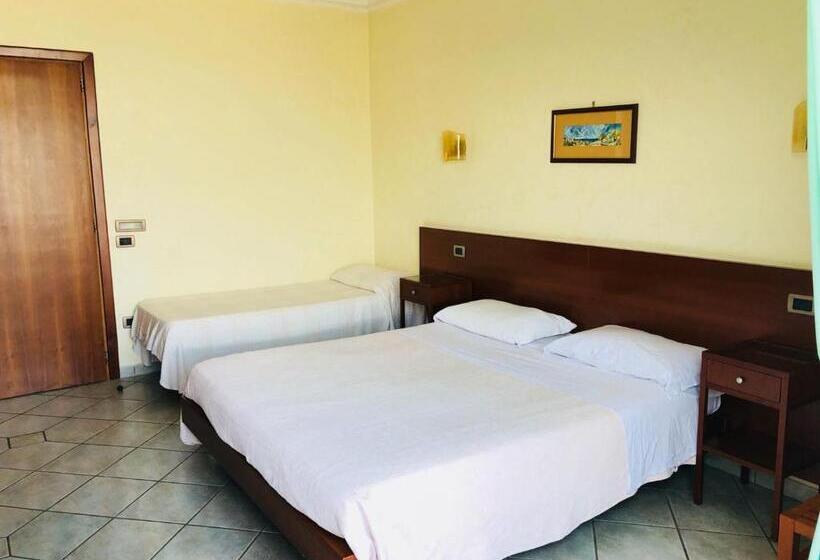 Triple Room Sea View, Elisabetta