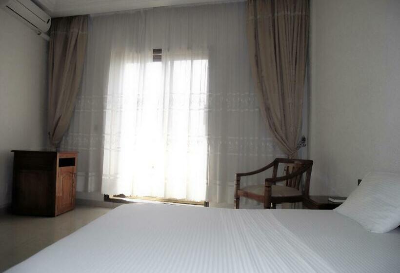 スイート, Ghis Palace