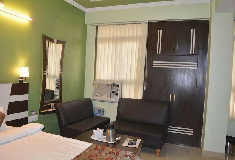 Quarto Deluxe, Mani International