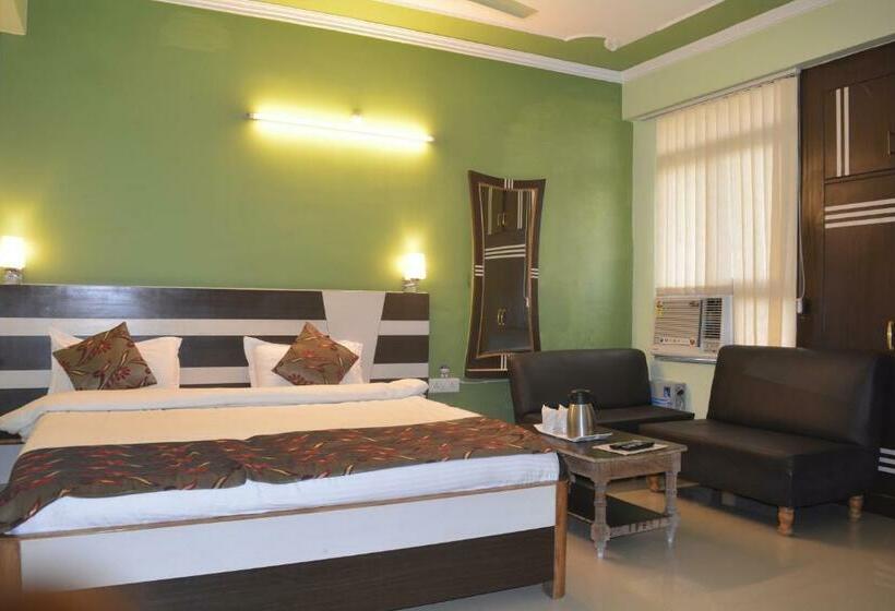 Quarto Deluxe, Mani International