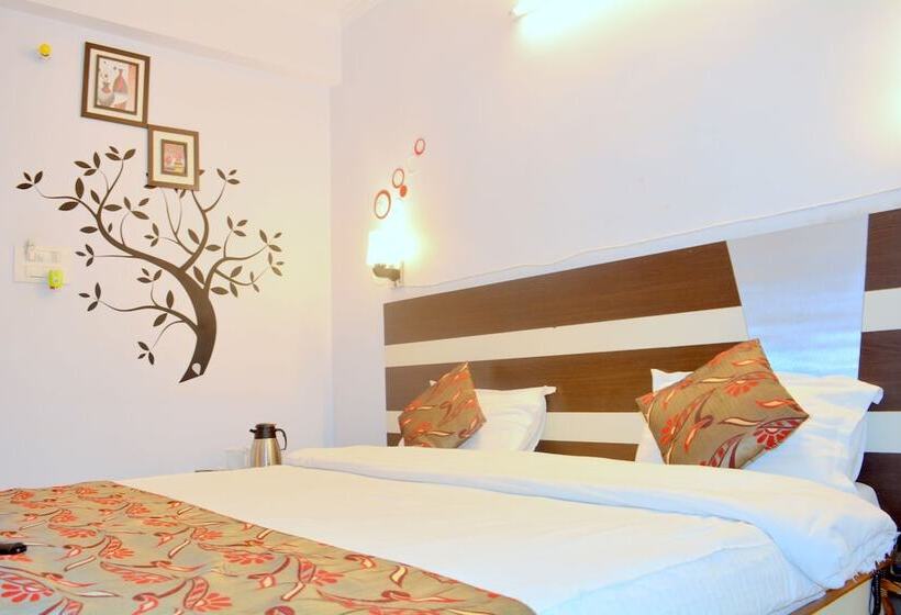 Quarto Deluxe, Mani International