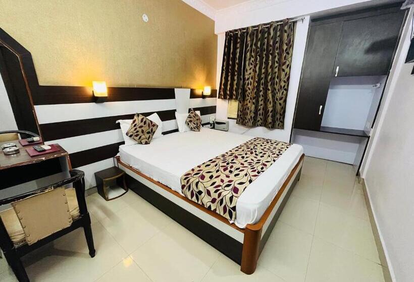 Quarto Deluxe, Mani International