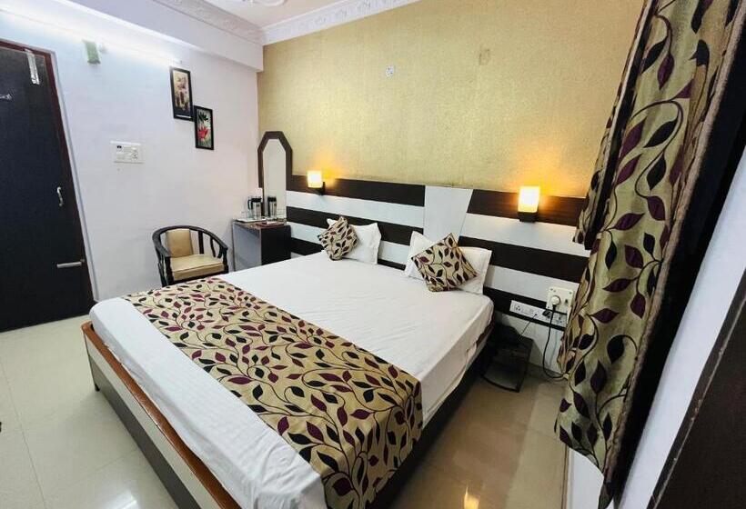 Quarto Deluxe, Mani International