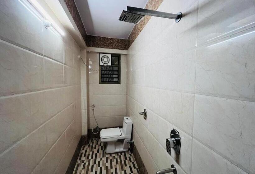 Quarto Deluxe, Mani International