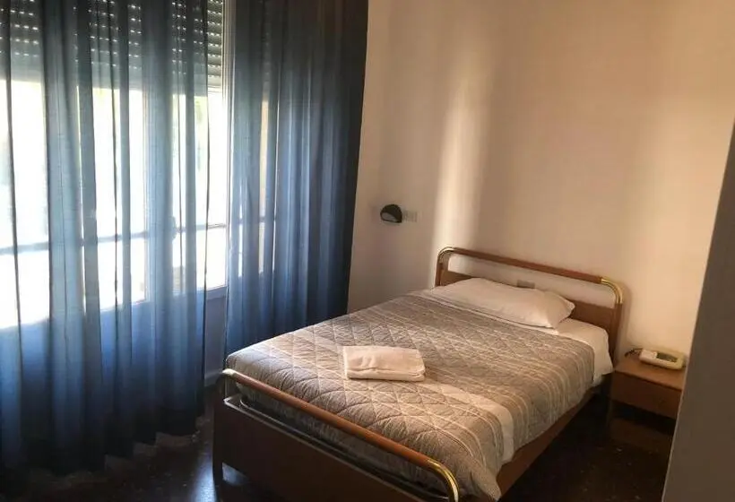 اتاق استاندارد یک نفره, Miramare