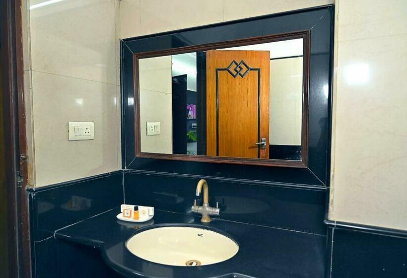 חדר אקזקיוטיב, Rajhans International