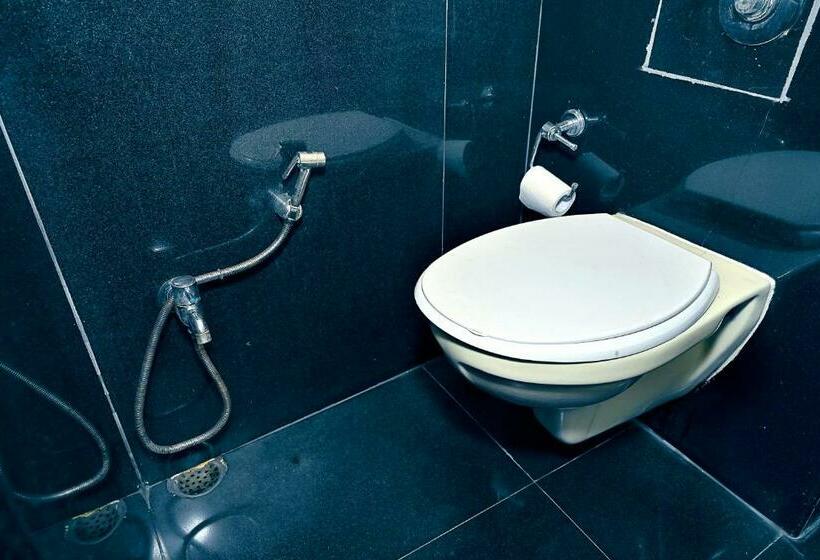 חדר אקזקיוטיב, Rajhans International