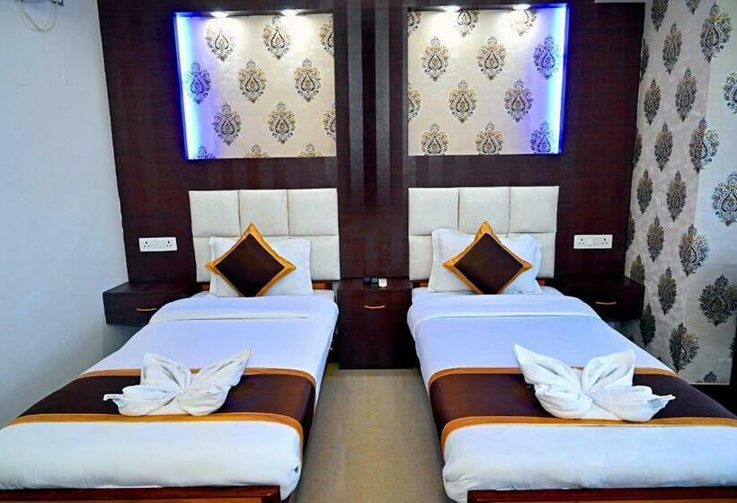 חדר אקזקיוטיב, Rajhans International